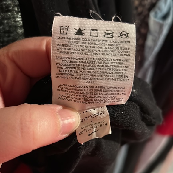 Large Nike tee with mesh detail across - Picture 8 of 8